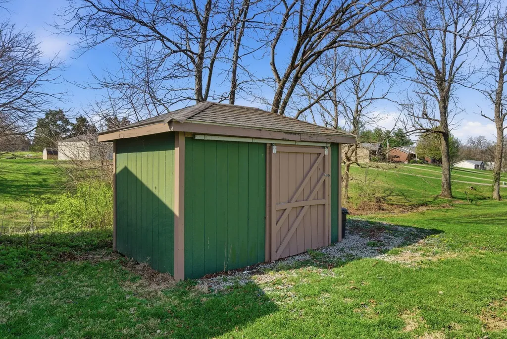 101 Pinehurst Drive Bardstown KY 40004