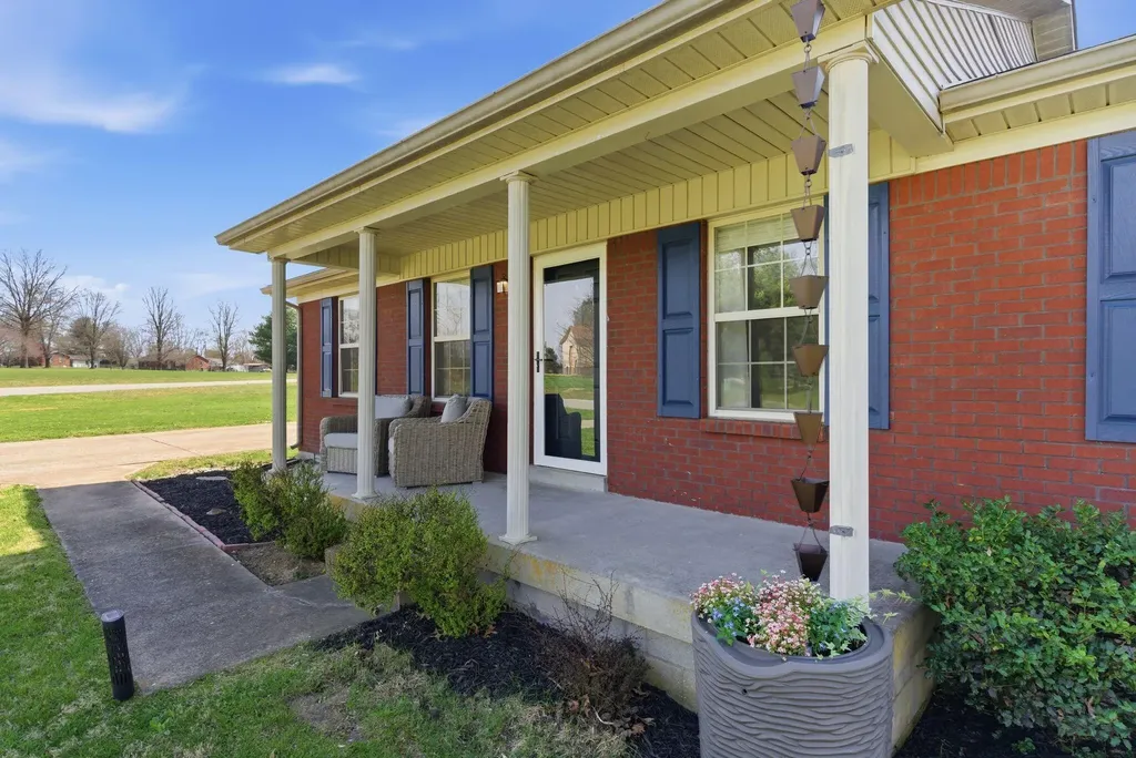 101 Pinehurst Drive Bardstown KY 40004