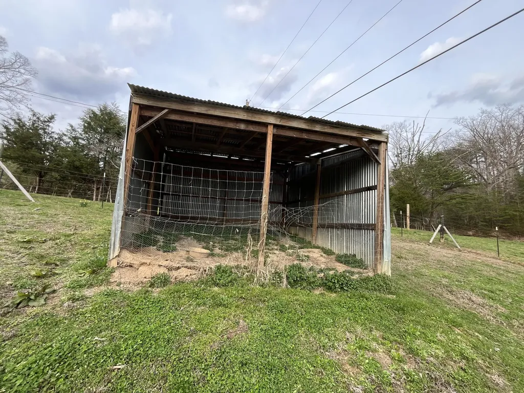 617 Walk Log Branch Road Beattyville KY 41311