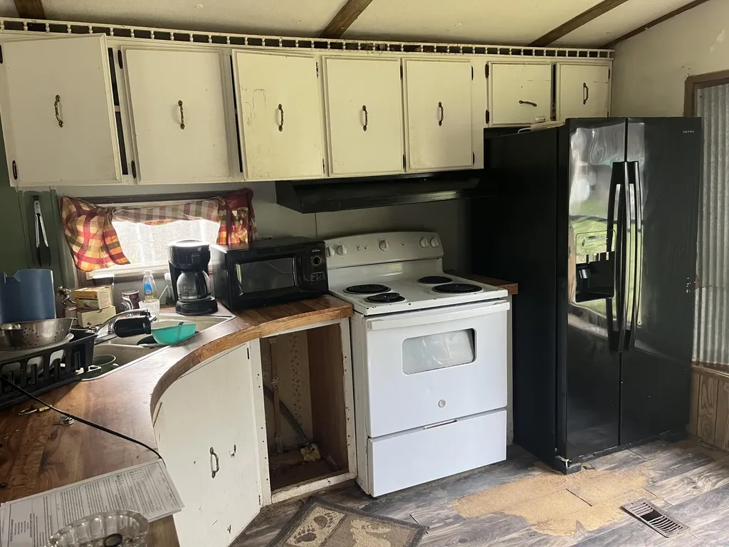 617 Walk Log Branch Road Beattyville KY 41311
