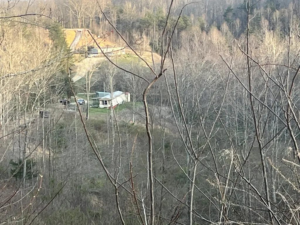 617 Walk Log Branch Road Beattyville KY 41311