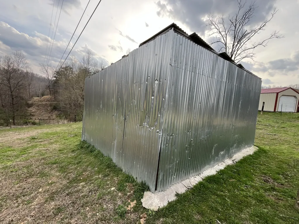 617 Walk Log Branch Road Beattyville KY 41311