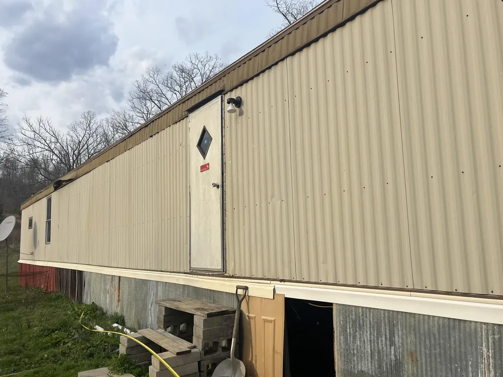 617 Walk Log Branch Road Beattyville KY 41311