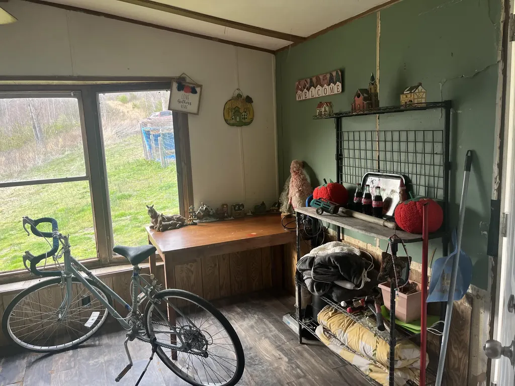 617 Walk Log Branch Road Beattyville KY 41311