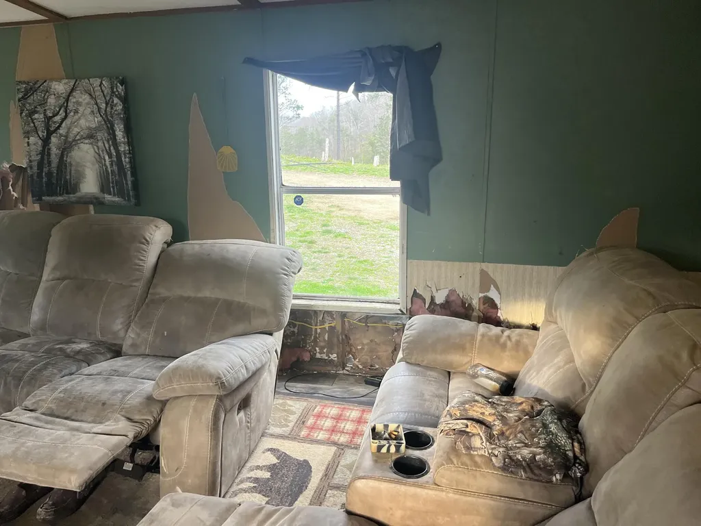 617 Walk Log Branch Road Beattyville KY 41311