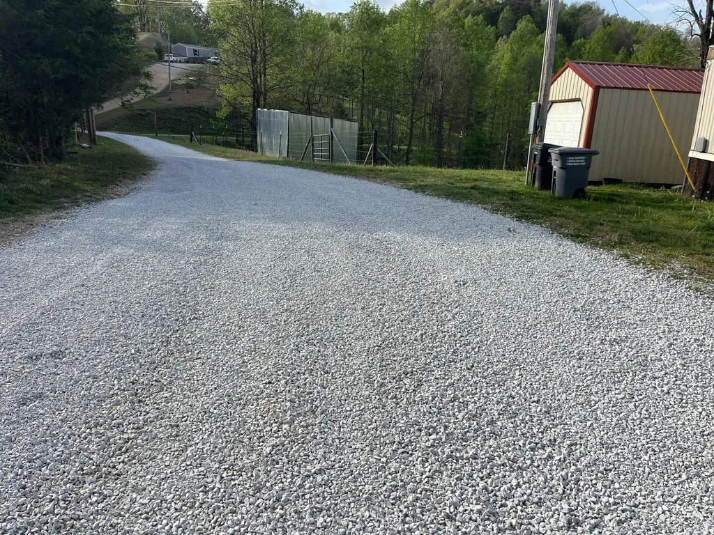 617 Walk Log Branch Road Beattyville KY 41311