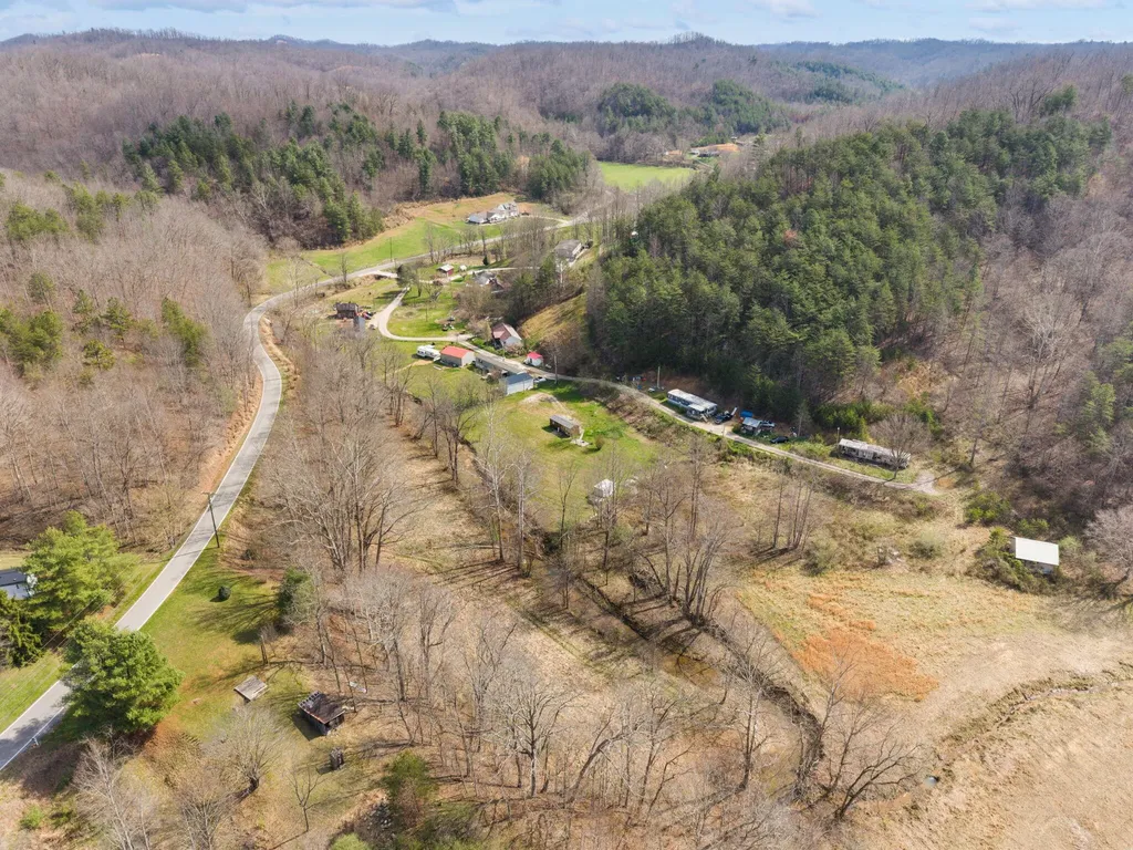 165 Frank Williams Road Salyersville KY 41465