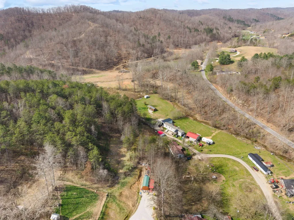 165 Frank Williams Road Salyersville KY 41465