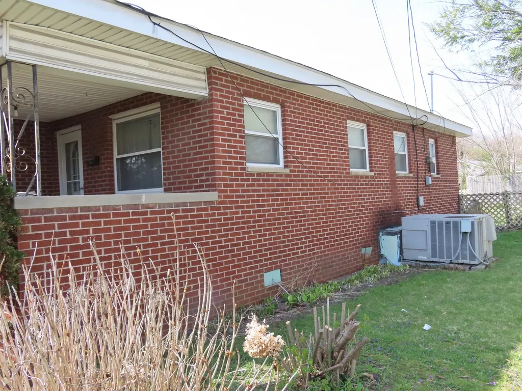 126 18th Street Corbin KY 40701
