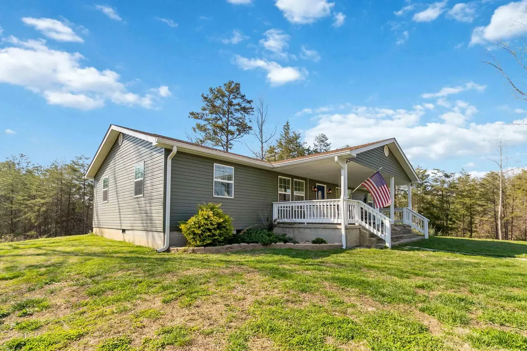 6422 The Day Ridge Road Whitley City KY 42653