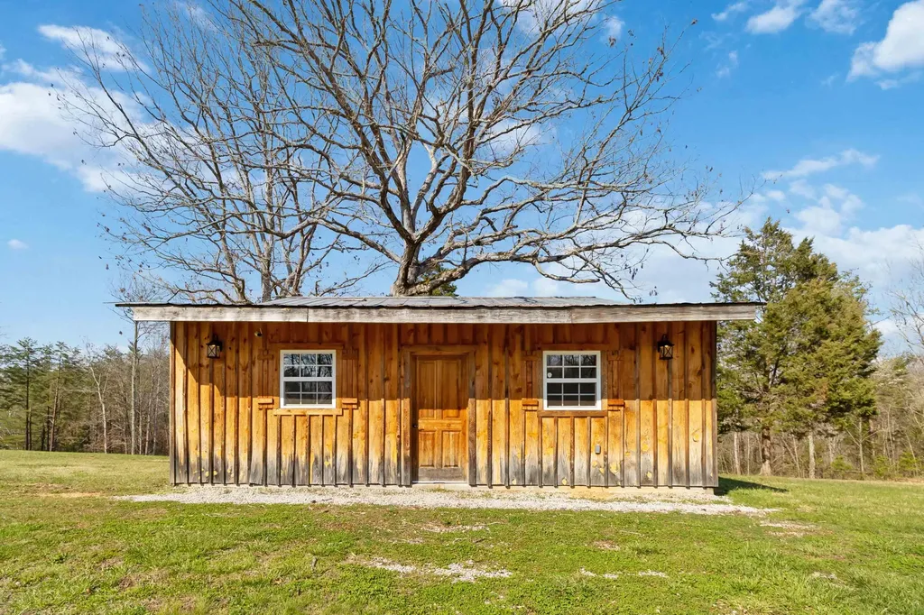 6422 The Day Ridge Road Whitley City KY 42653