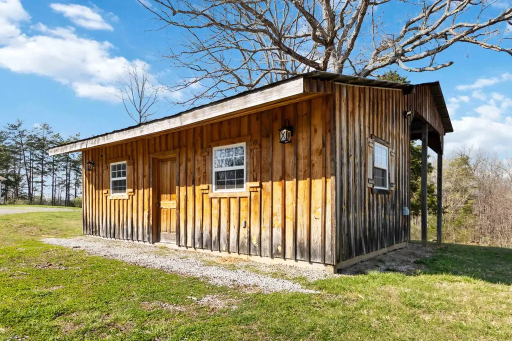 6422 The Day Ridge Road Whitley City KY 42653
