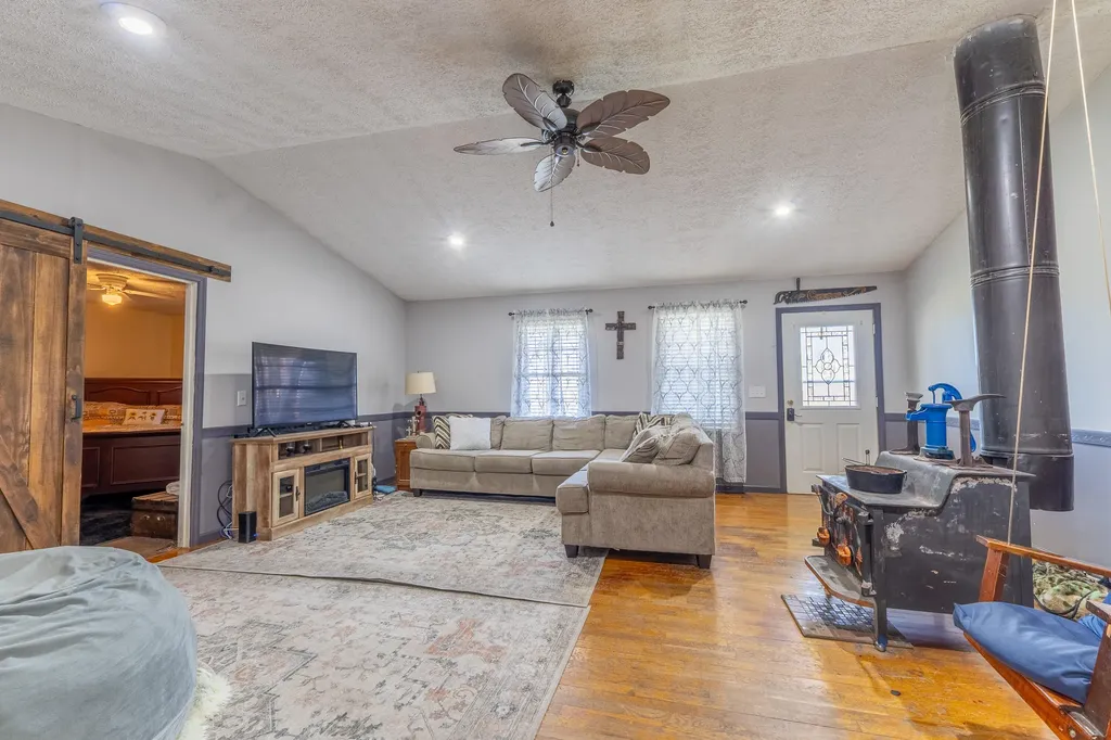 545 Lewis Bray Road Burnside KY 42519