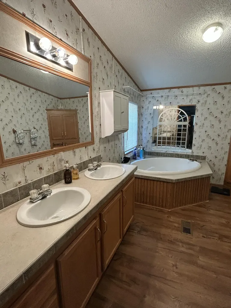 78 White Oak Lane Monticello KY 42633