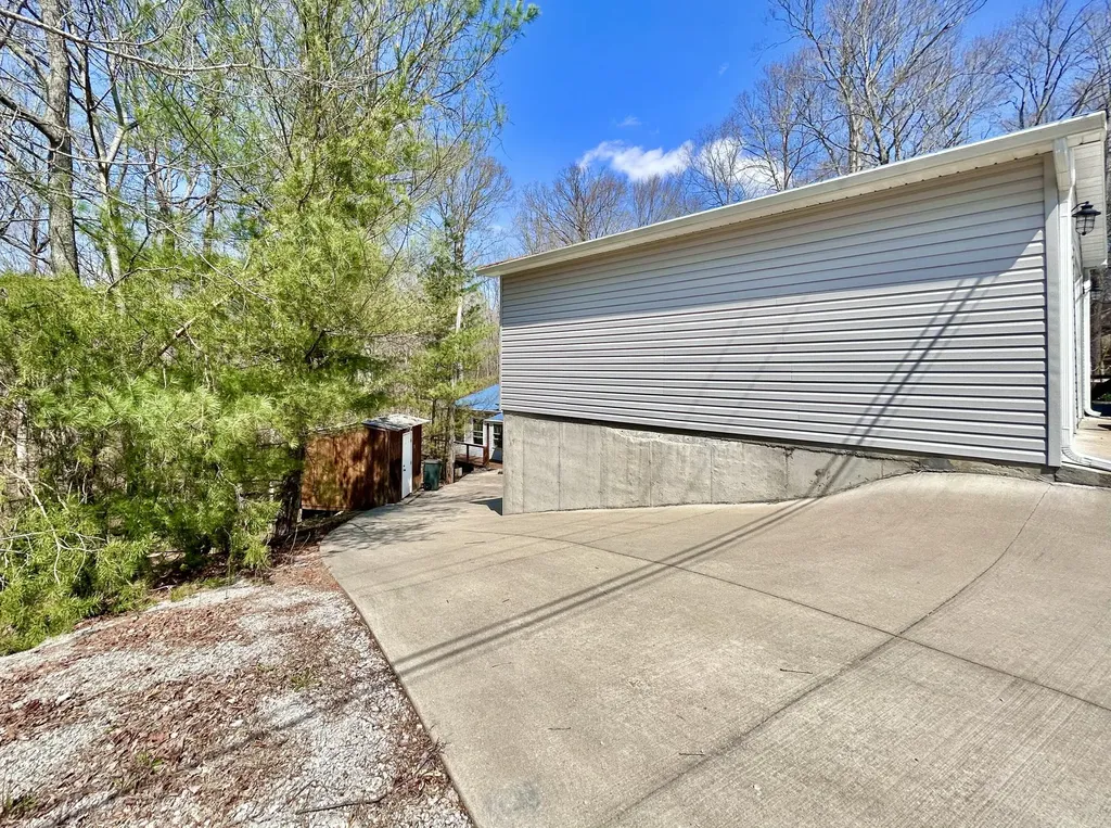 78 White Oak Lane Monticello KY 42633