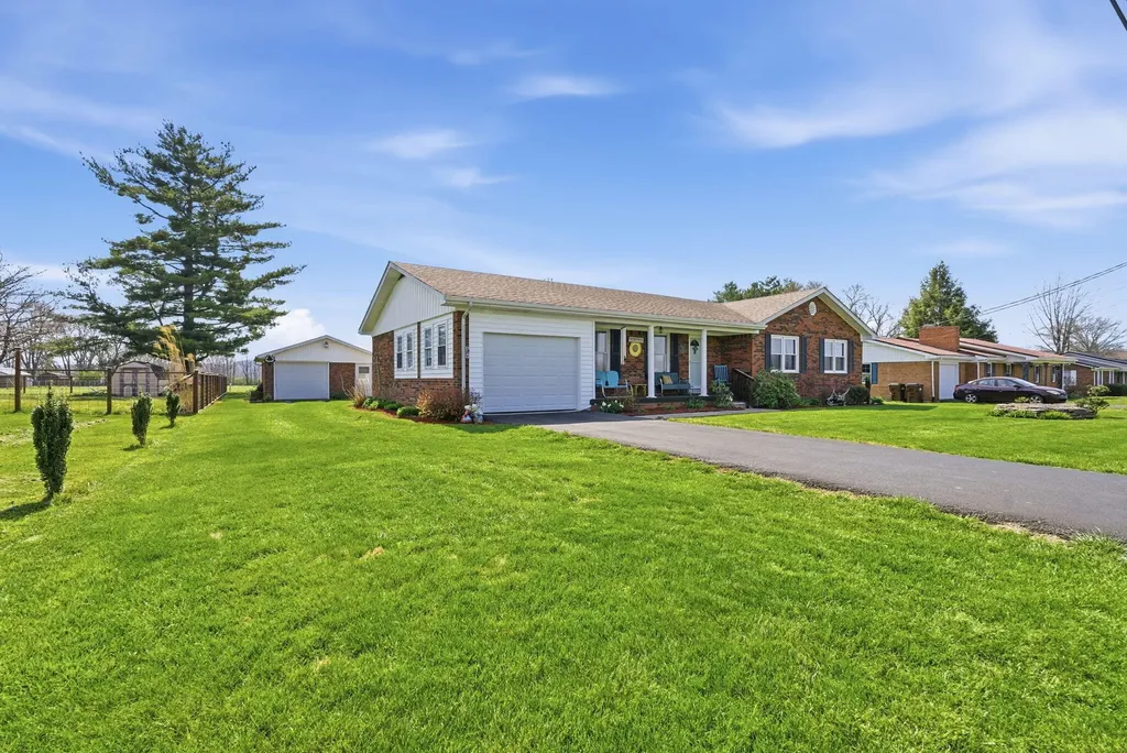 121 Meadow Lark Drive Crab Orchard KY 40419