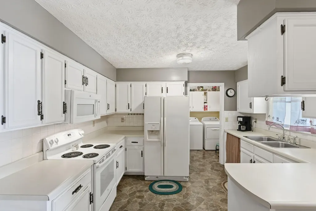 121 Meadow Lark Drive Crab Orchard KY 40419