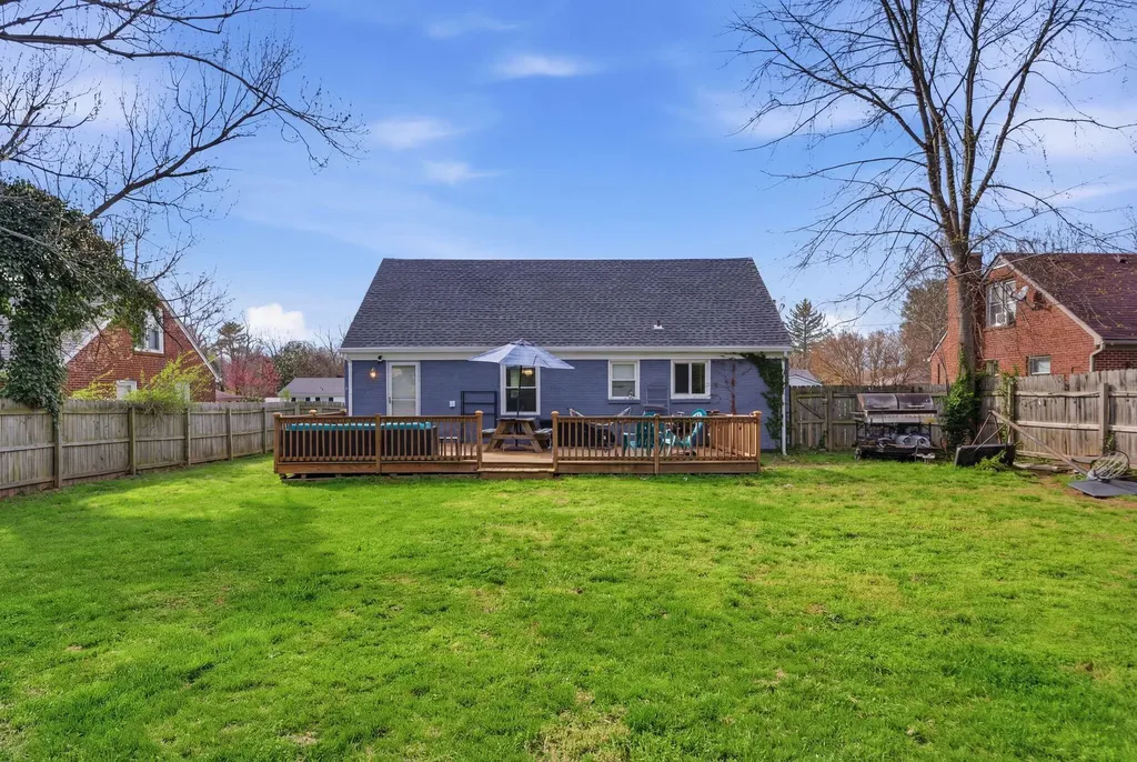 1812 Yorktown Road Lexington KY 40504