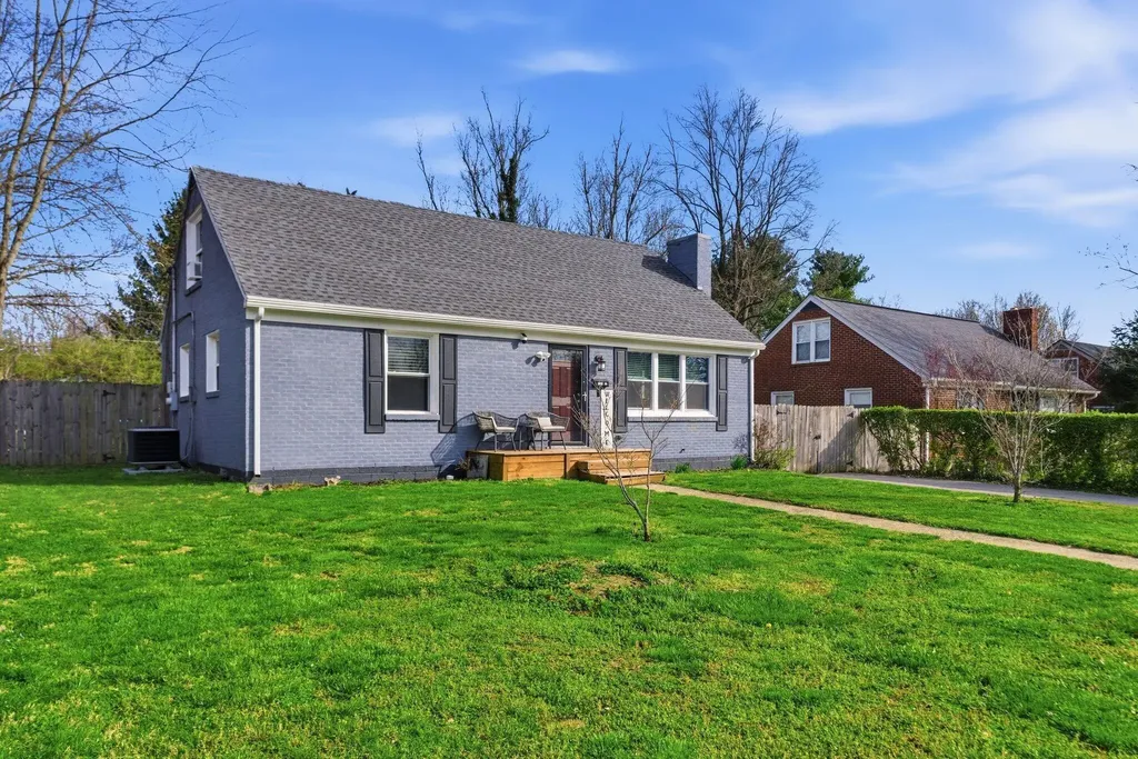 1812 Yorktown Road Lexington KY 40504
