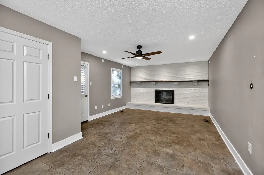 429 Marsailles Road Versailles KY 40383