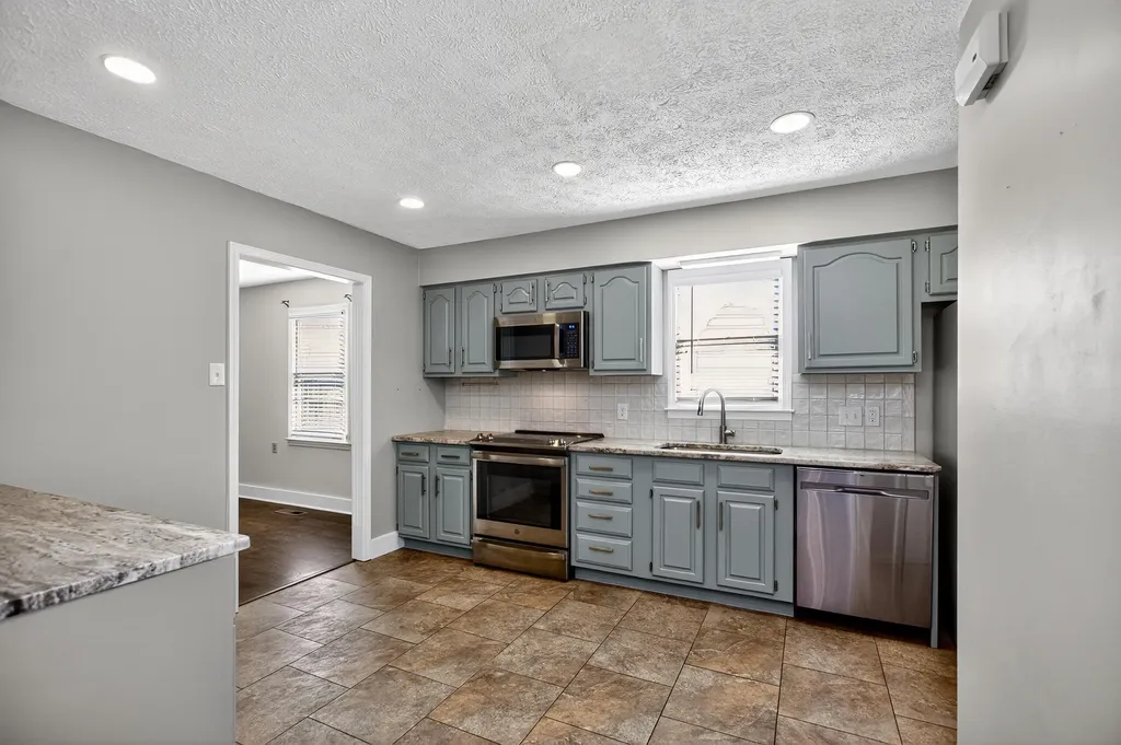 429 Marsailles Road Versailles KY 40383