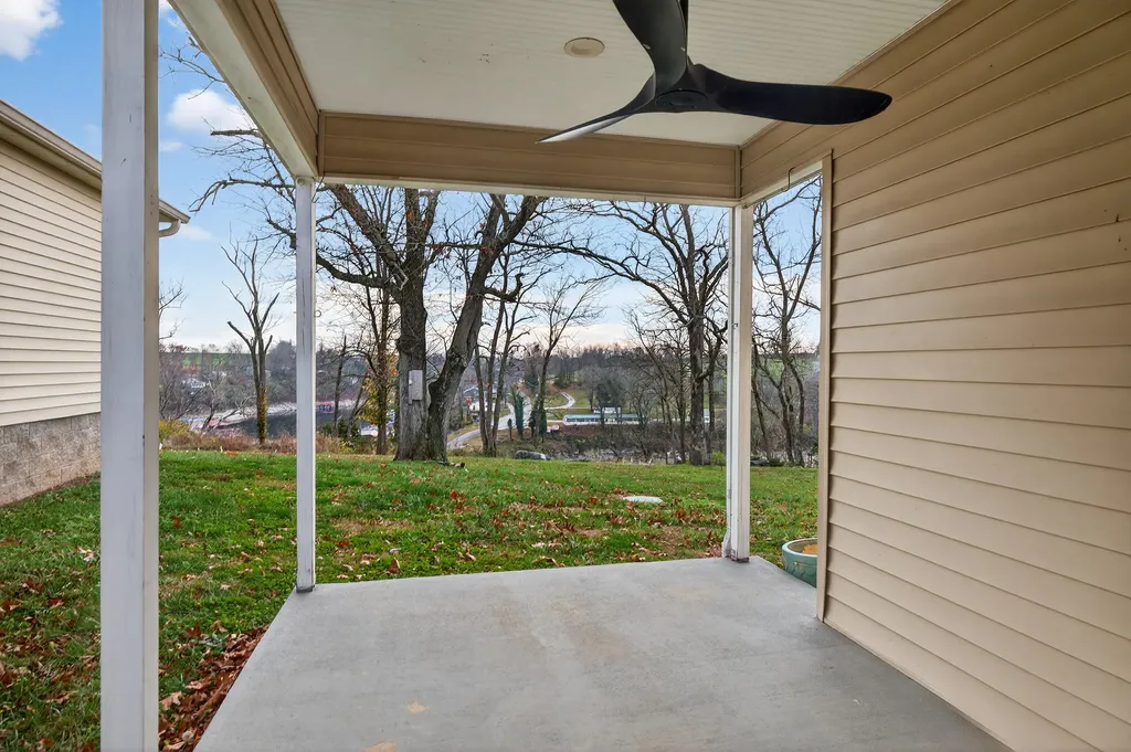 370 Persimmon Way Harrodsburg KY 40330