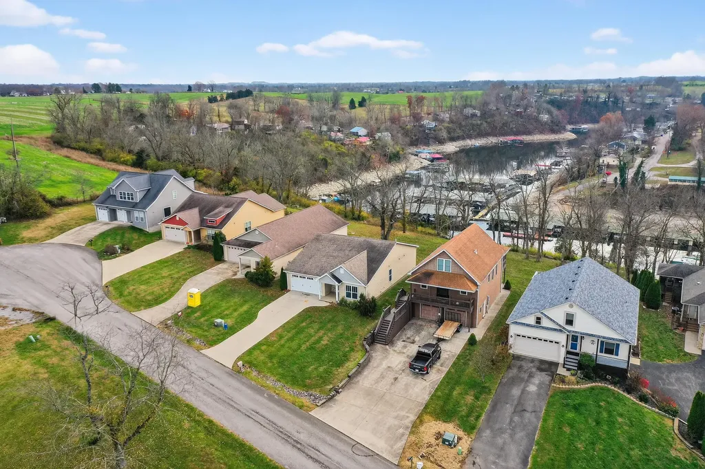 370 Persimmon Way Harrodsburg KY 40330