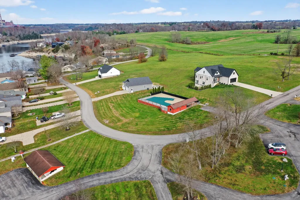 370 Persimmon Way Harrodsburg KY 40330