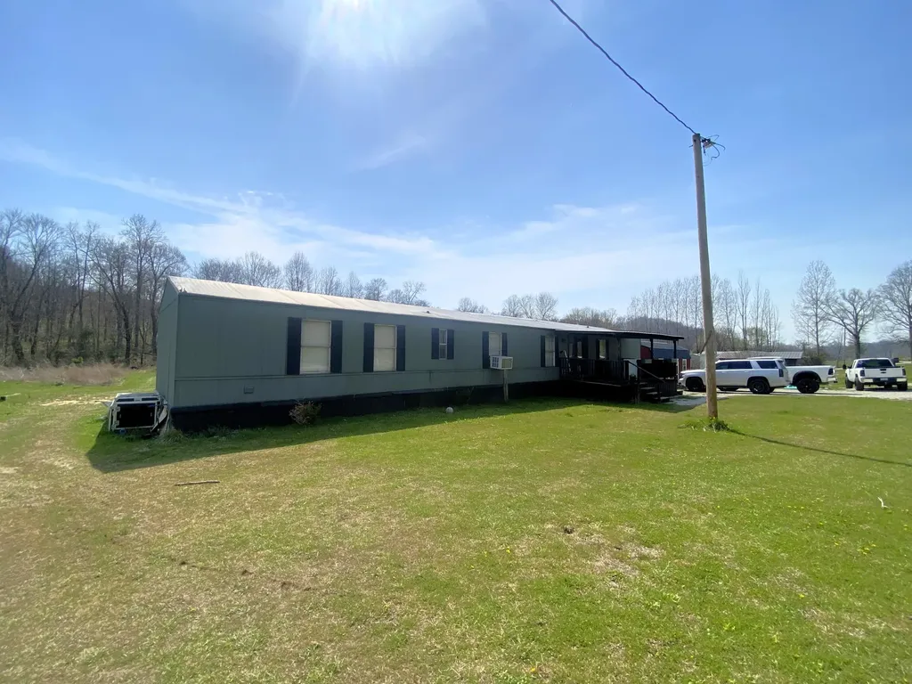 2296 Highway 3443 Annville KY 40402