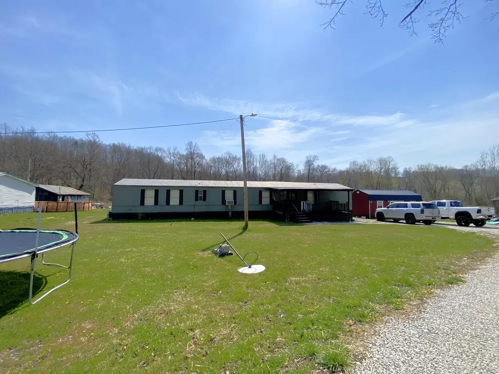 2296 Highway 3443 Annville KY 40402