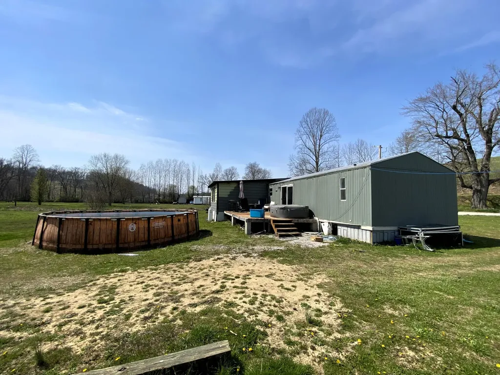 2296 Highway 3443 Annville KY 40402
