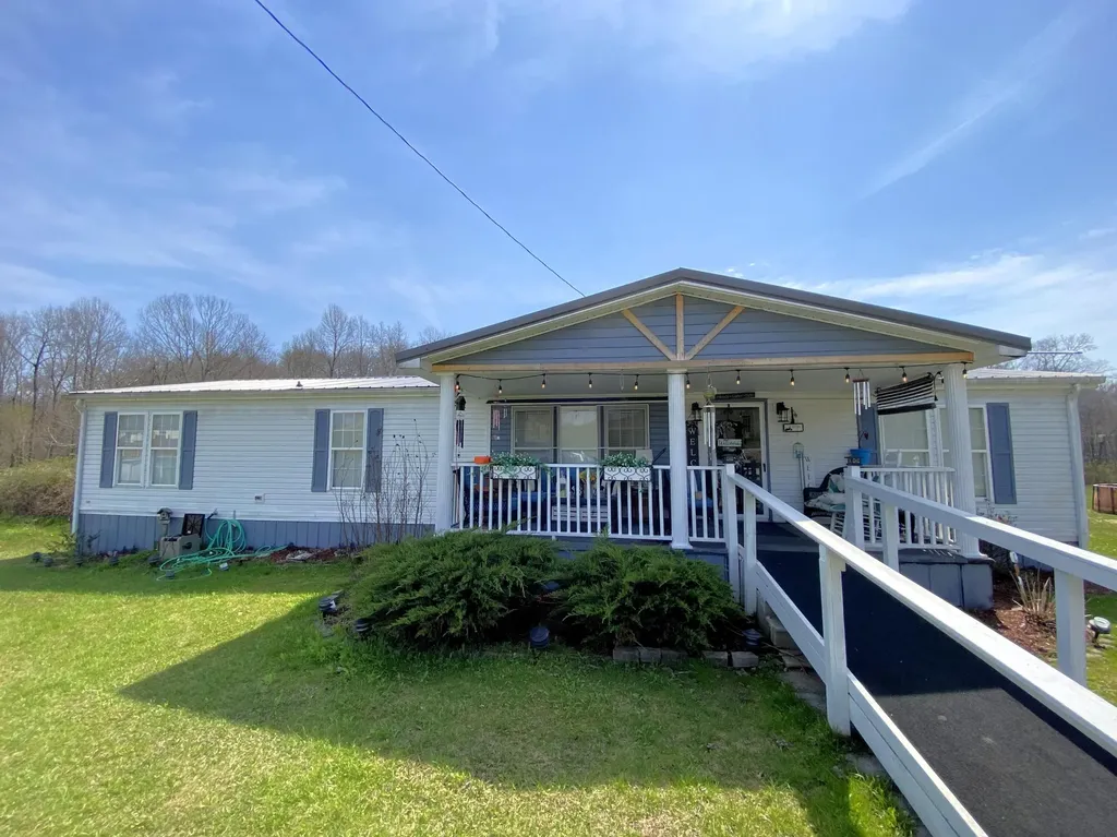 2296 Highway 3443 Annville KY 40402