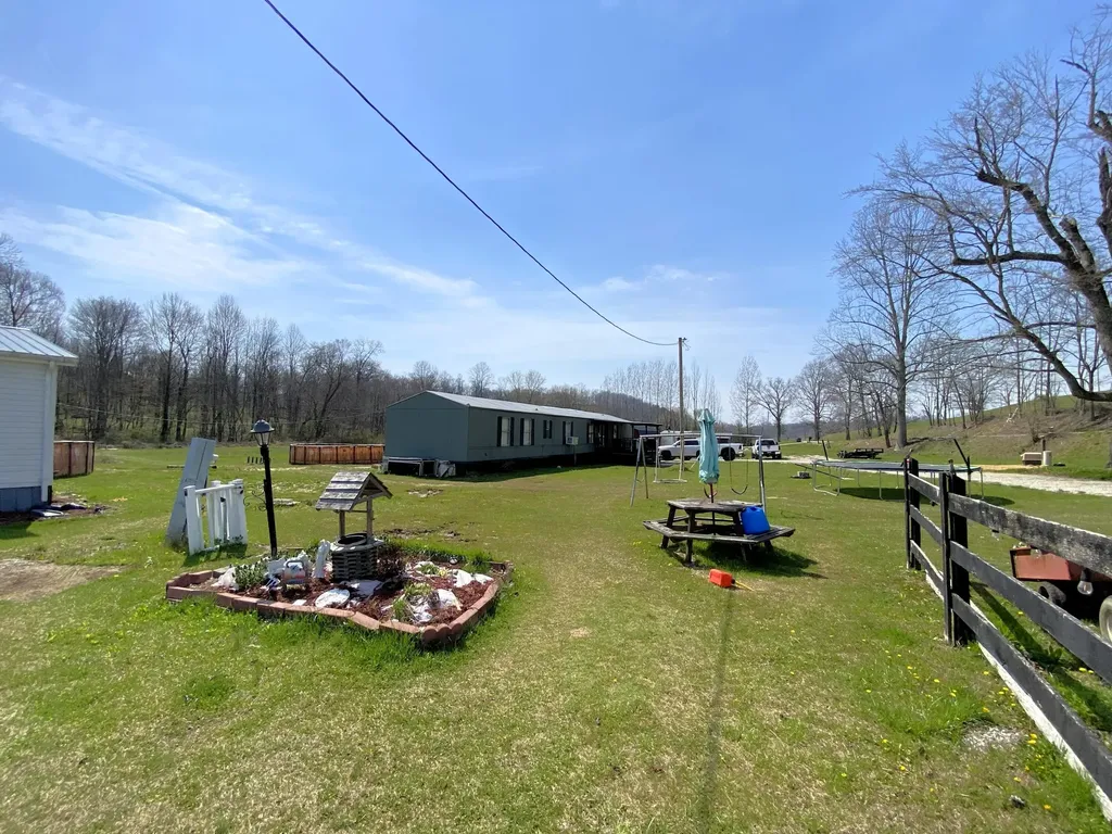 2296 Highway 3443 Annville KY 40402