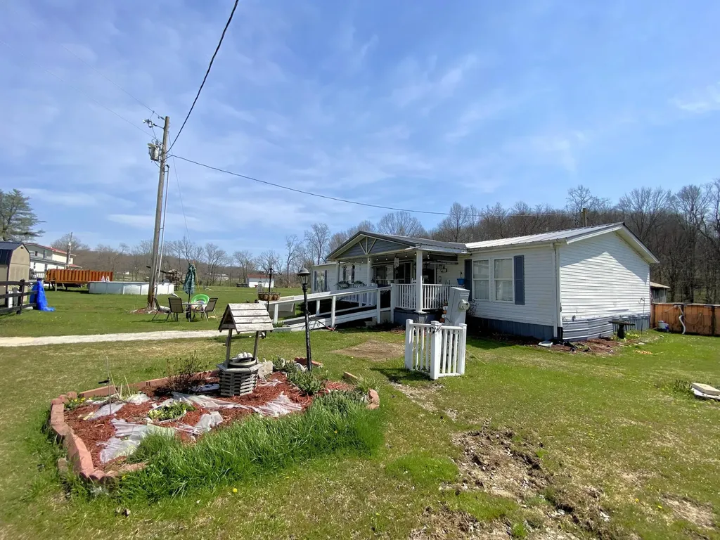 2296 Highway 3443 Annville KY 40402