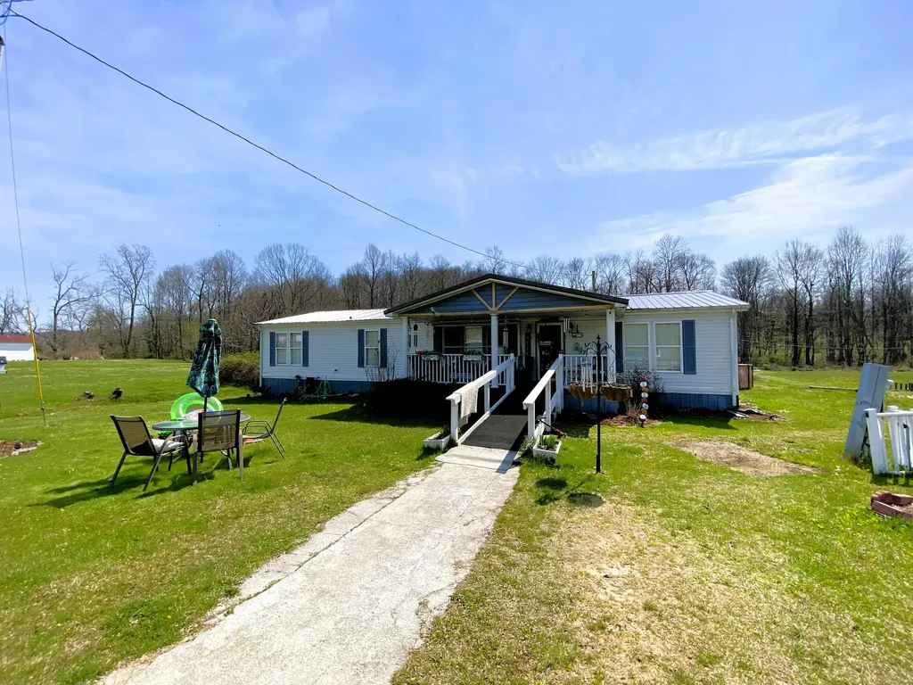 2296 Highway 3443 Annville KY 40402