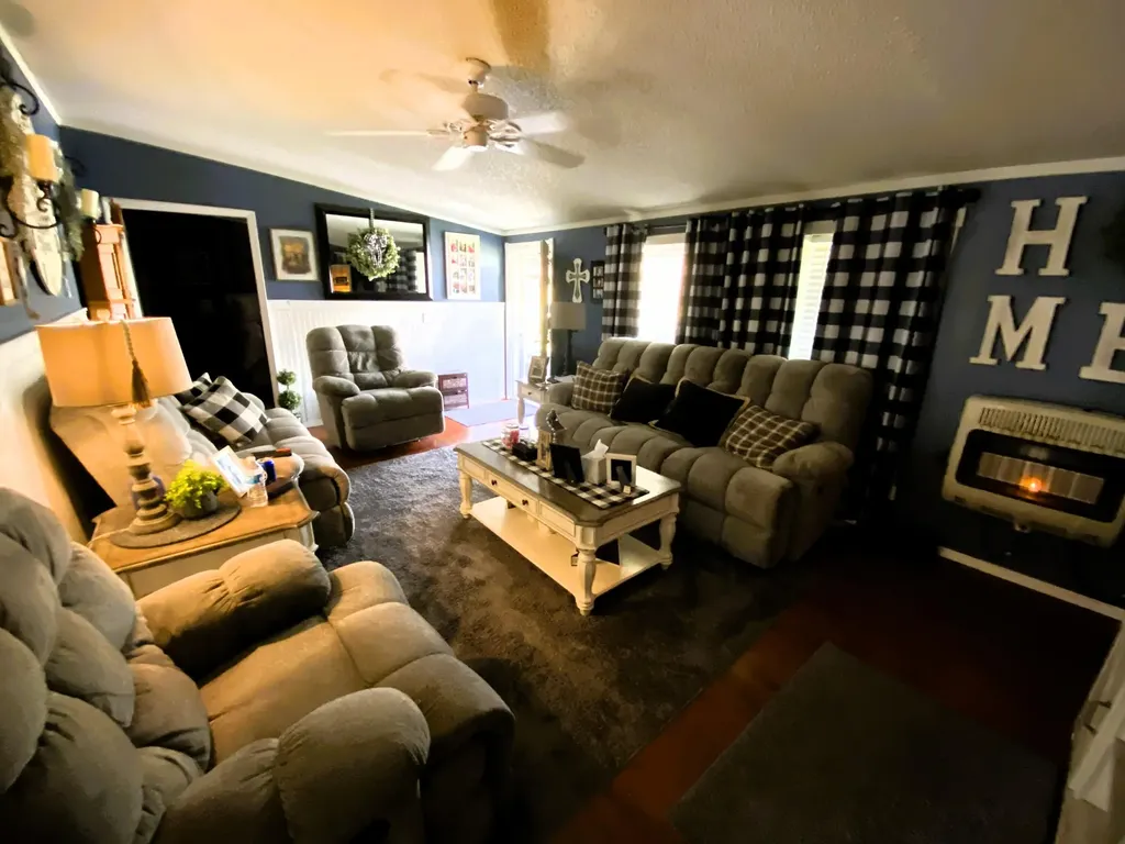 2296 Highway 3443 Annville KY 40402