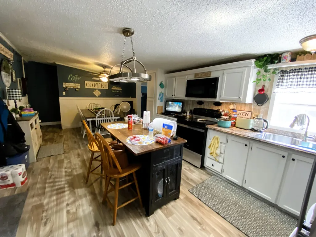 2296 Highway 3443 Annville KY 40402