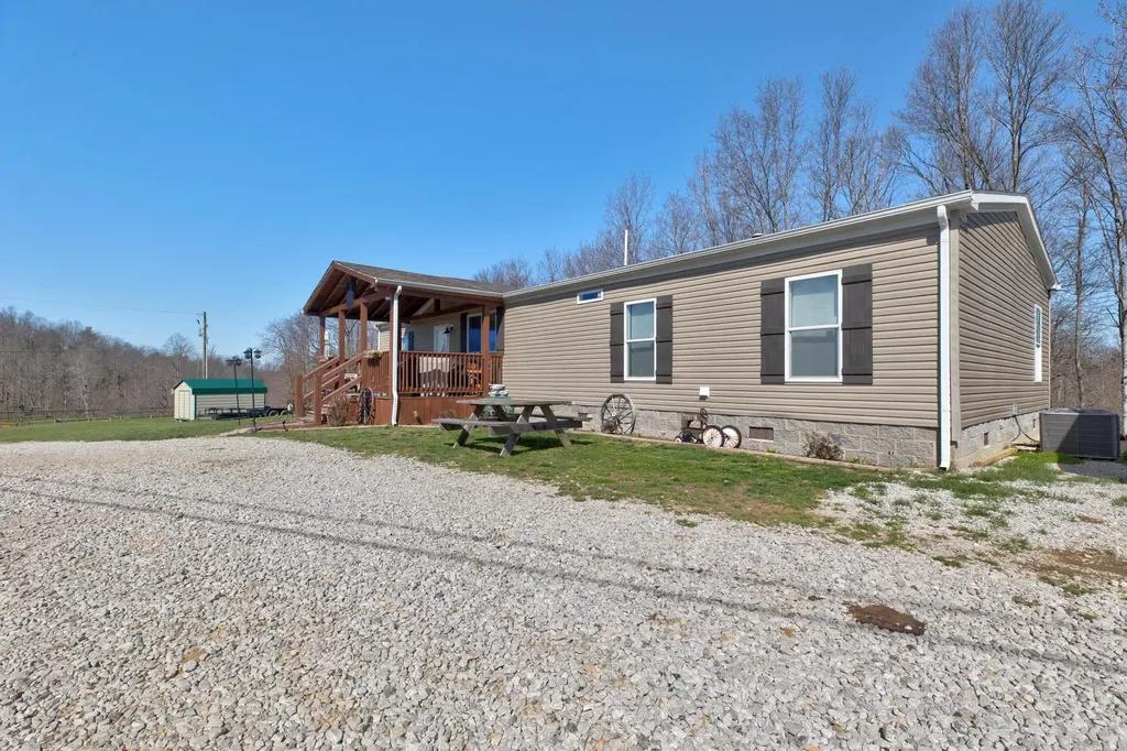 1867 Dan Ridge Road Wellington KY 40387