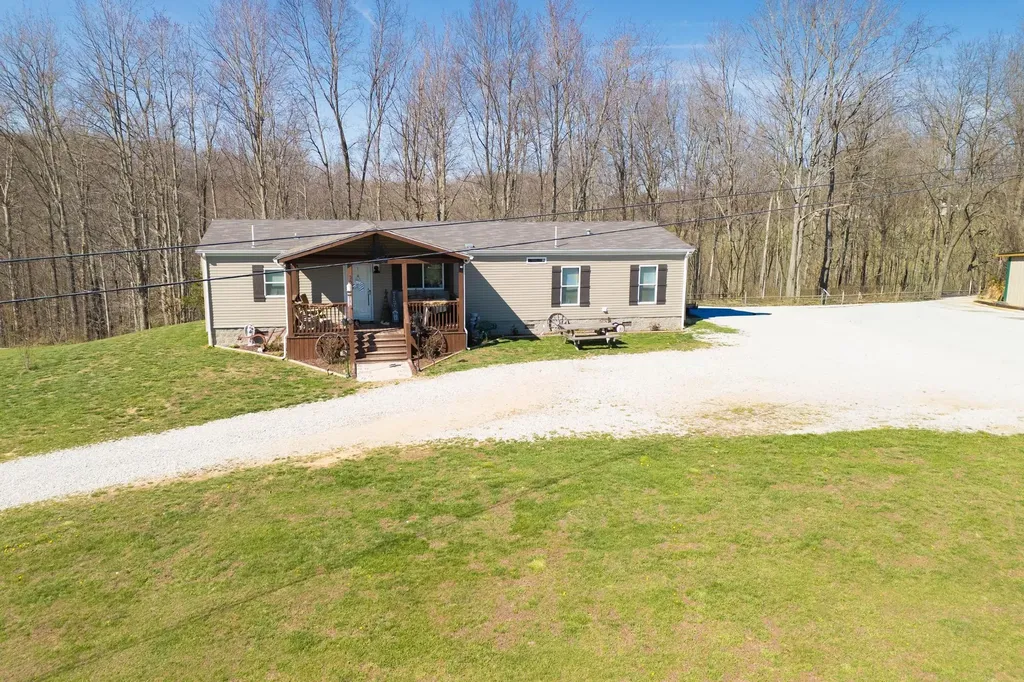 1867 Dan Ridge Road Wellington KY 40387