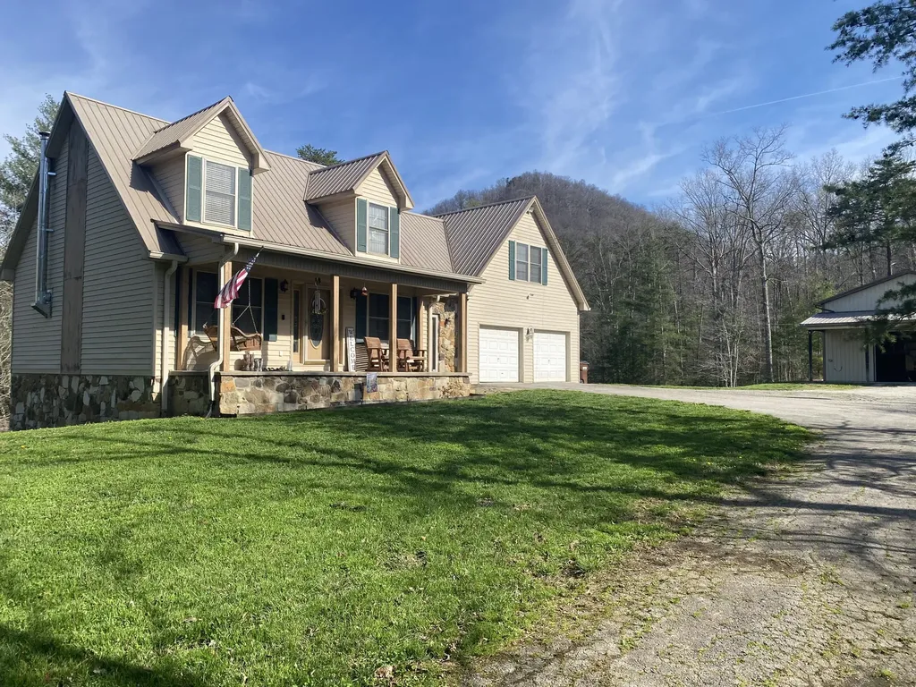 11598 Red Lick Road Irvine KY 40336