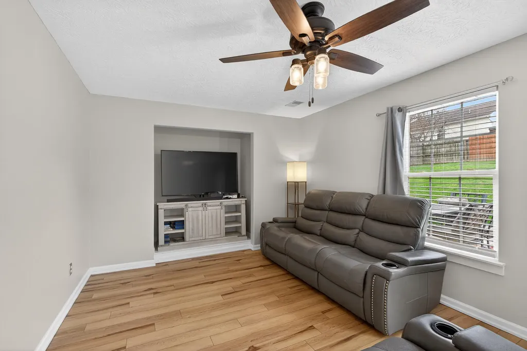 628 John Sutherland Drive Nicholasville KY 40356