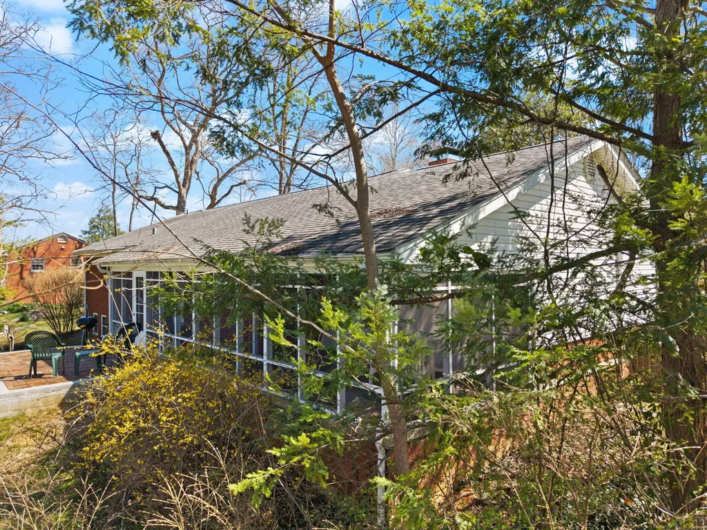 325 Maple Avenue Burnside KY 42519