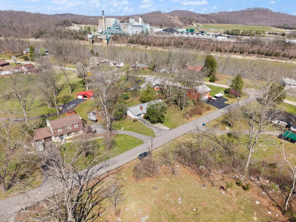 325 Maple Avenue Burnside KY 42519