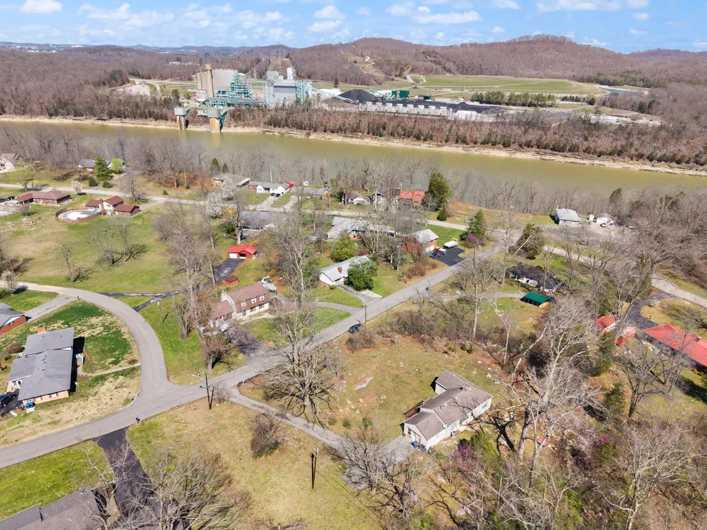 325 Maple Avenue Burnside KY 42519