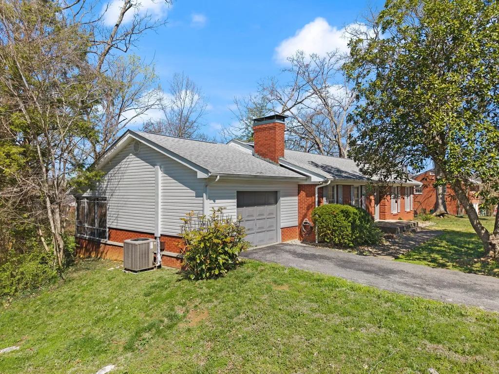 325 Maple Avenue Burnside KY 42519