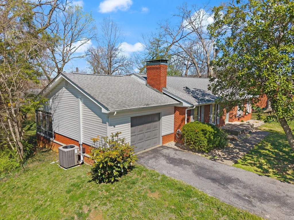 325 Maple Avenue Burnside KY 42519