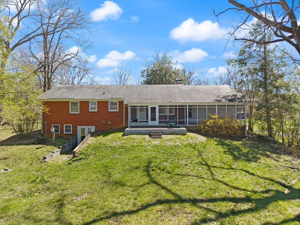 325 Maple Avenue Burnside KY 42519
