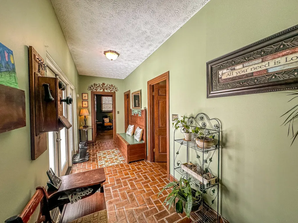7581 Mcwhorter Road London KY 40741