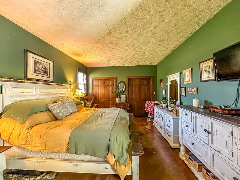 7581 Mcwhorter Road London KY 40741