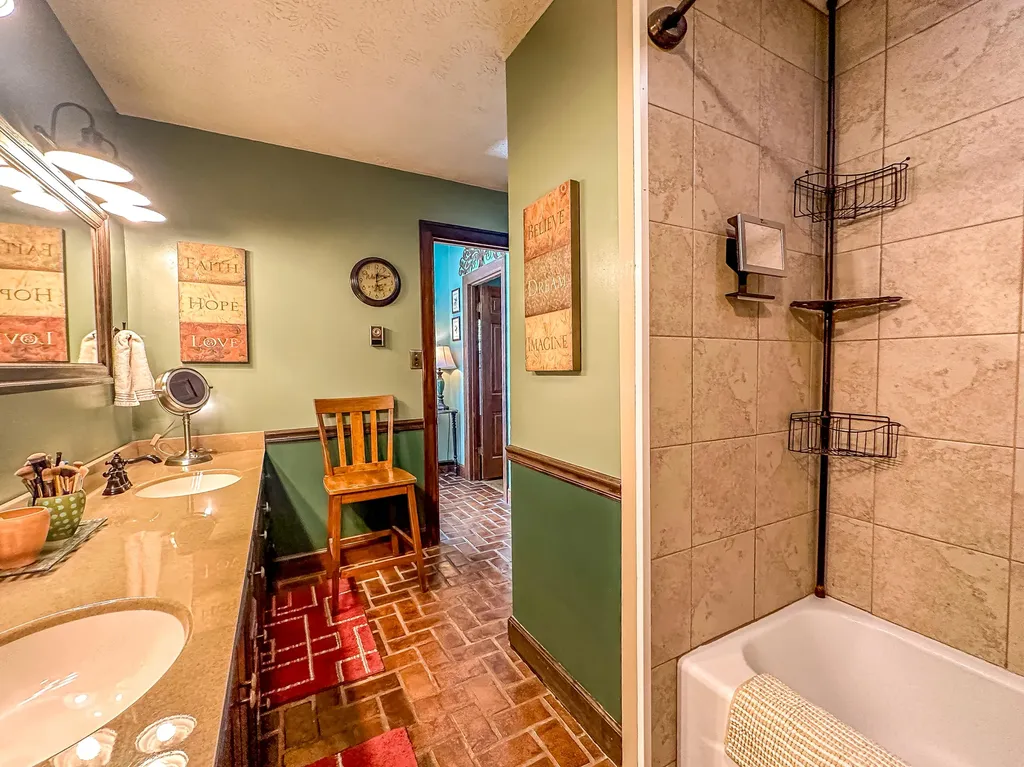 7581 Mcwhorter Road London KY 40741